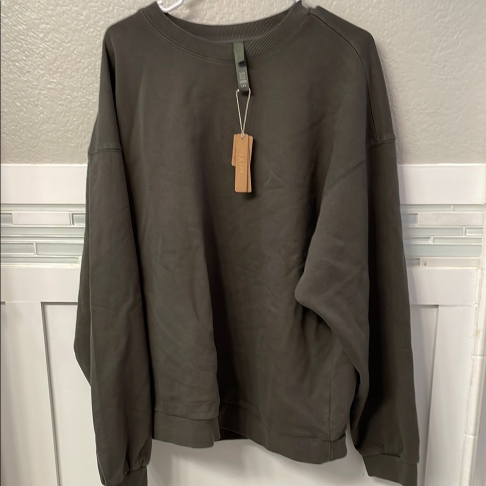 Skims Men’s Olive Green Crewneck Sweatshirt with tags